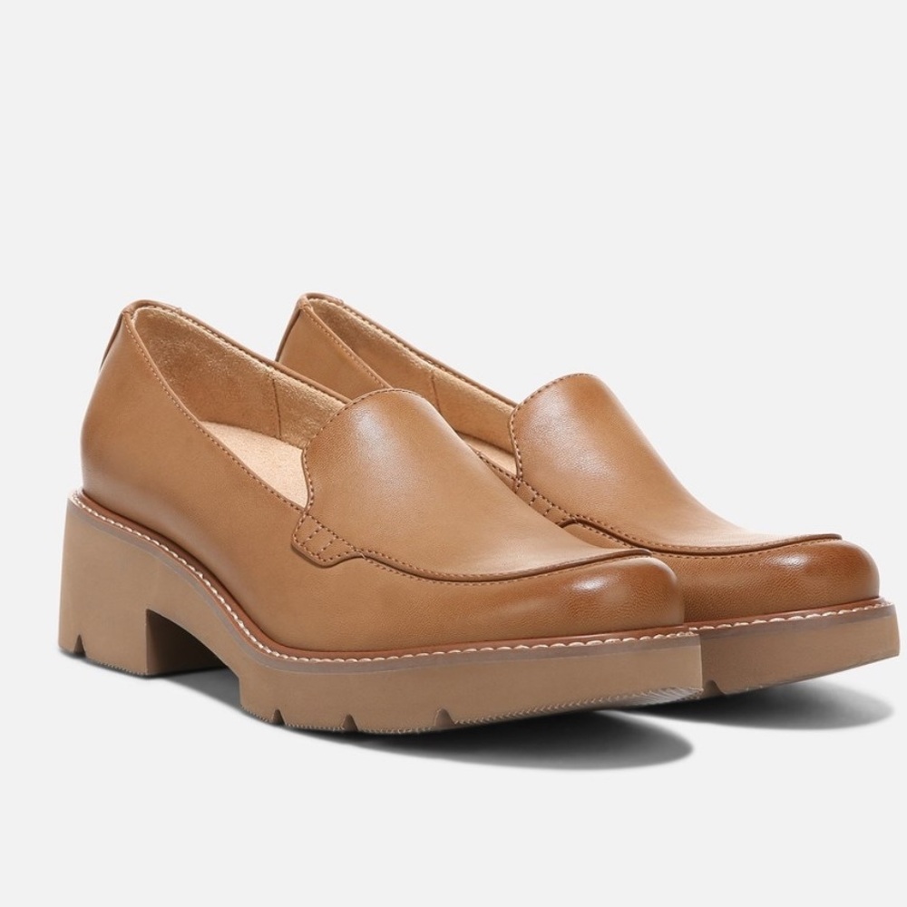 NWOT Women's Naturalizer Cabaret Loafer English Tea Size 7.5